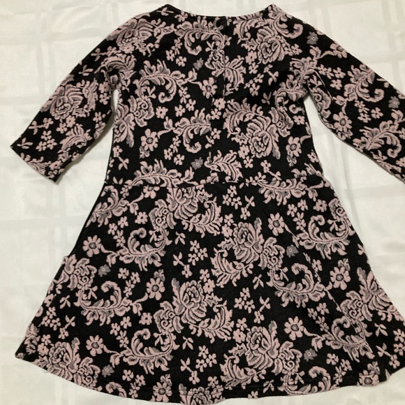 Fancy but comfy girls swing dress size 4. Black with Pink flowers. - Picture 8 of 8